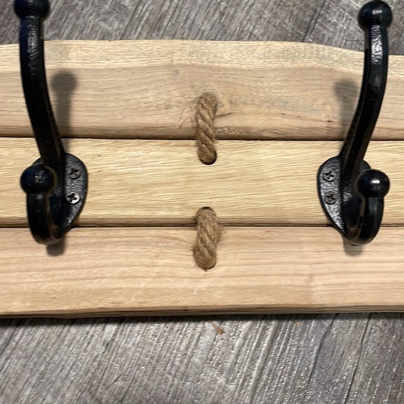 Rustic Wall Hooks Shiplap plank holder - Picture 3 of 5